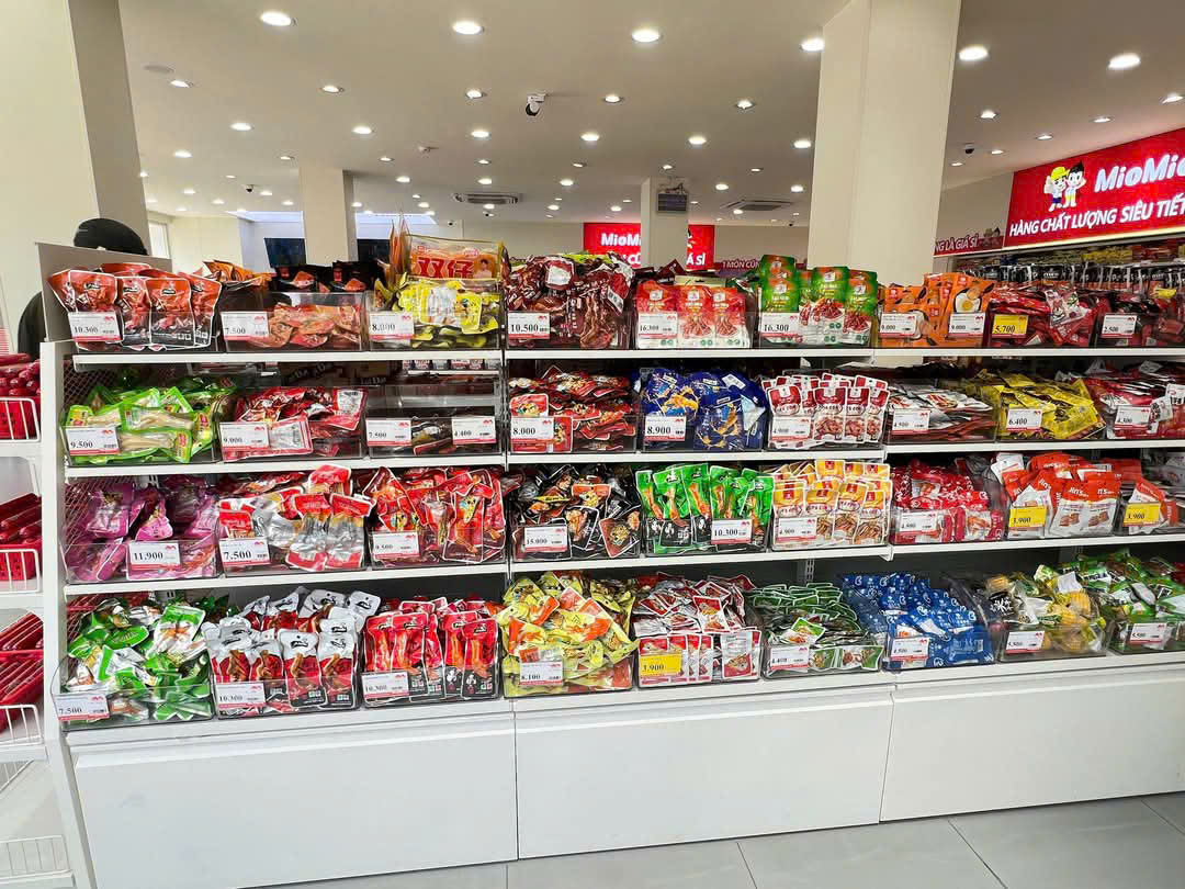 Topone VN cung cấp vào Hệ thống siêu thị BigC trên Toàn Quốc Hệ thống siêu thị trưng bày hàng trên Toàn Quốc Hệ thống siêu thị 7 Elenven Okono, Family Mart, GS25, Joyco, Genshai, Ministop, 7 Eleven, Agami, Sunshine Mart, Busy, BigC, Circle K, Delizone, Topone, Snack Kingdom, Miomio, Kisnac, TTM